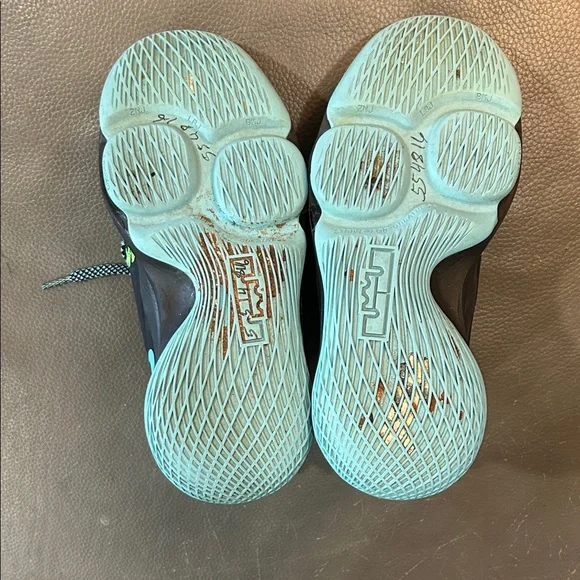 Nike Air Zoom Black and Green Athletic Shoes, size 3.5Y - Picture 4 of 4